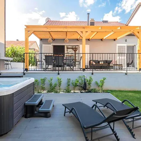 Hébergement de vacances Elysium Townhouse *