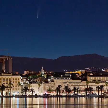 Hébergement de vacances Elysium Townhouse *