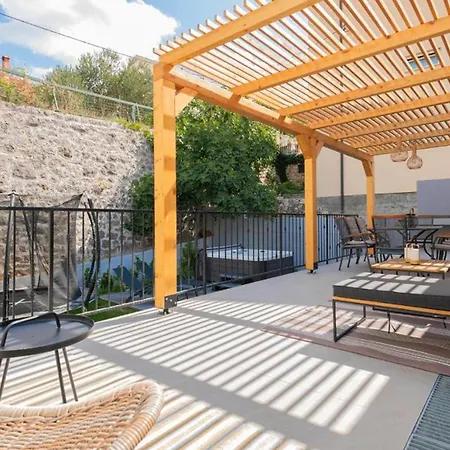 Hébergement de vacances Elysium Townhouse *